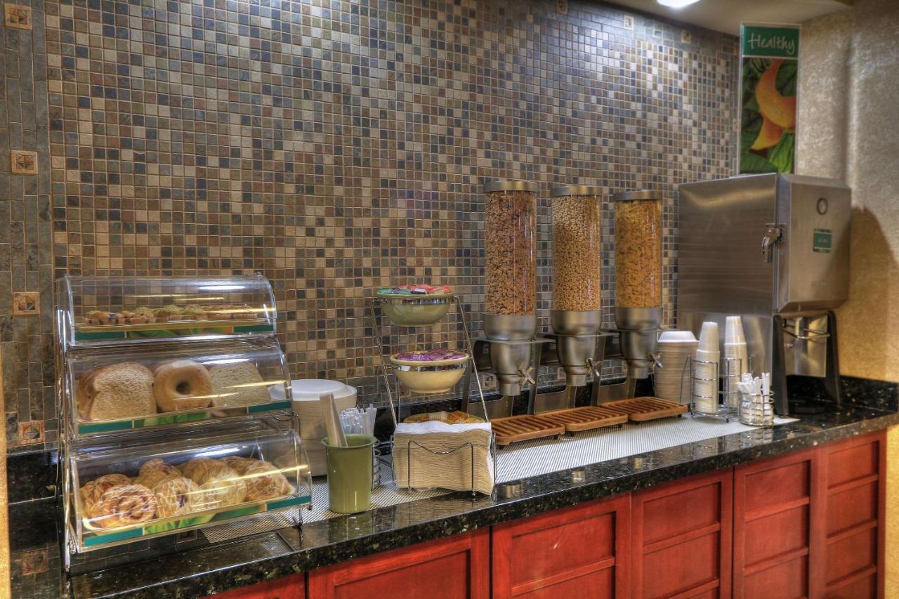 Quality Inn Near The Island Pigeon Forge Εξωτερικό φωτογραφία